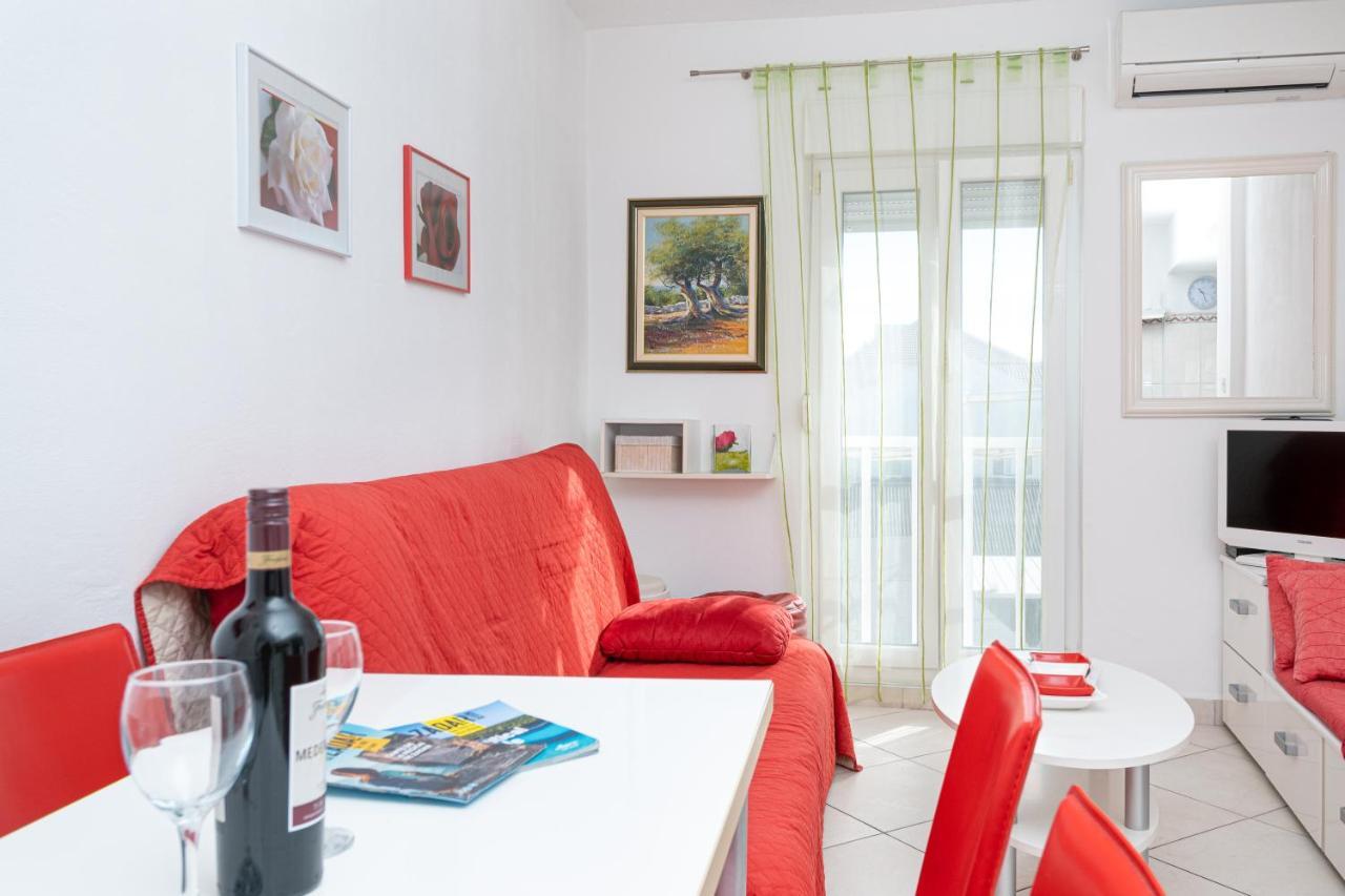 Bazen Apartment *